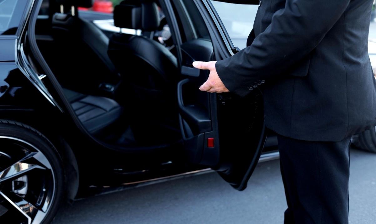 Experience Unparalleled Convenience with London Airport Transfer