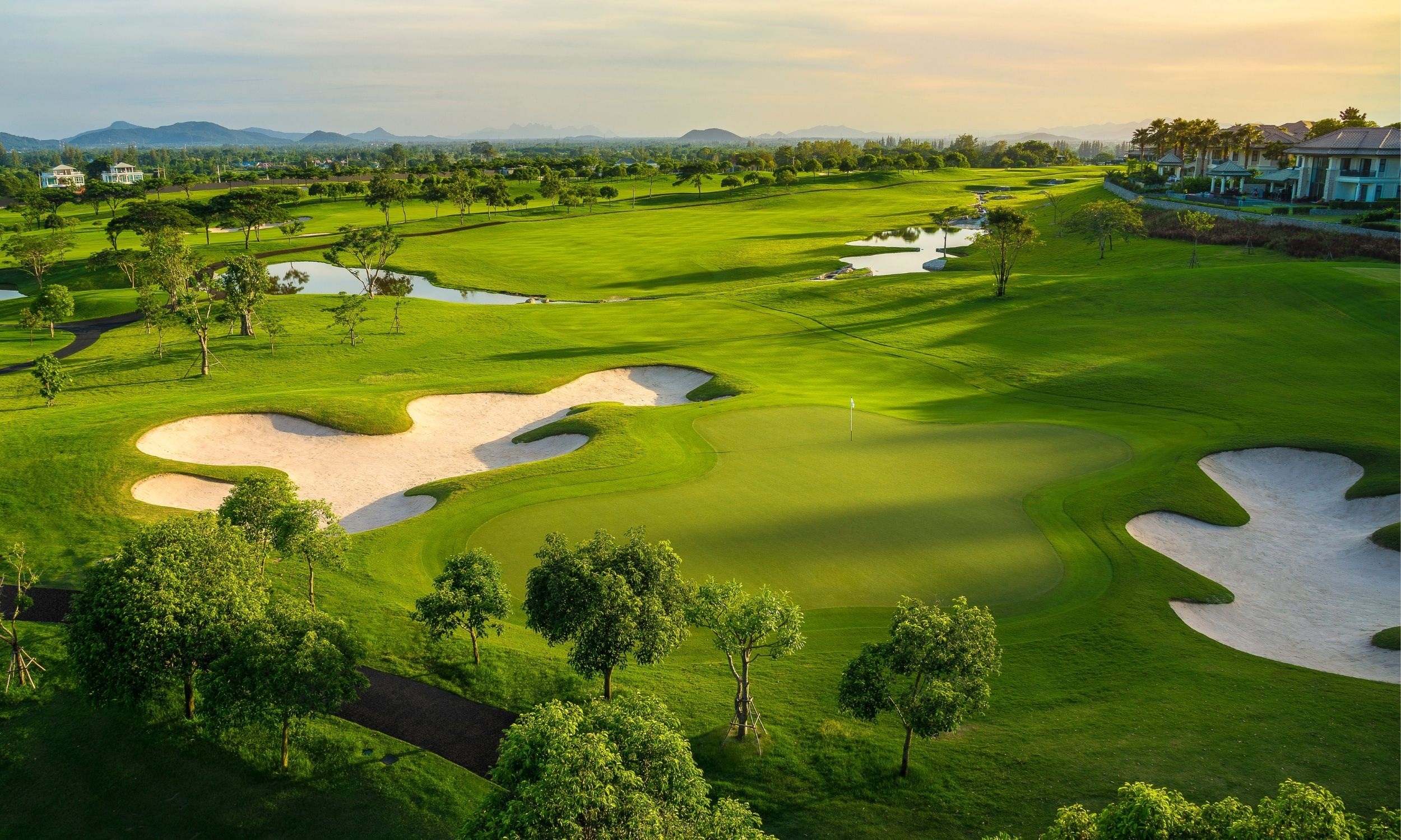Luxurious Amenities Golf Club At Khao Yai Offers